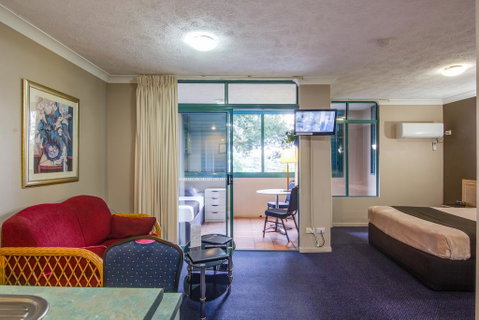 AAA Airport Albion Manor Apartments And Motel - Tourism Noosa 3