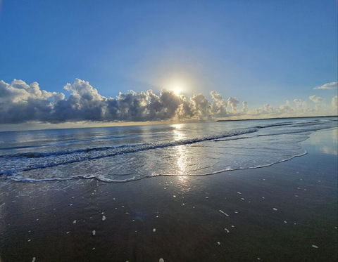 ABSOLUTE BEACH FRONT MACKAY - Comfort Resort Blue Pacific - Tourism Noosa 0