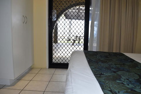 ABSOLUTE BEACH FRONT MACKAY - Comfort Resort Blue Pacific - Tourism Noosa 2
