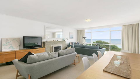 ABSOLUTE BEACHFRONT - FRANKSTON - Tourism Noosa 0