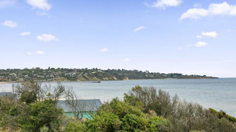 ABSOLUTE BEACHFRONT - FRANKSTON - Tourism Noosa 1