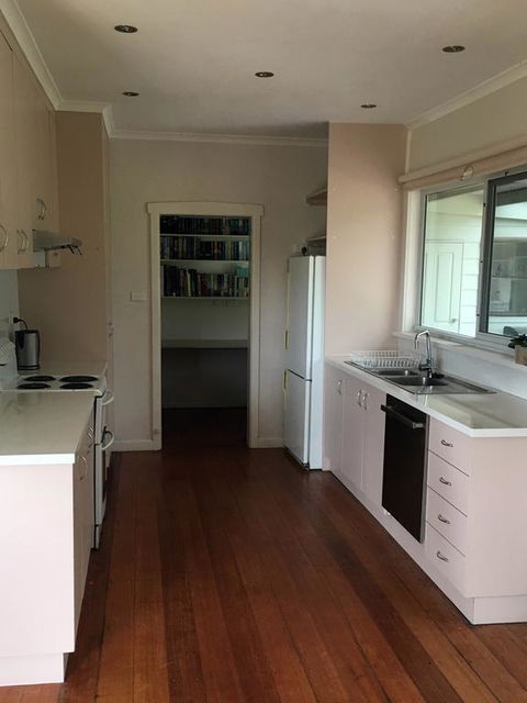 Absolute Waterfront - Tourism Noosa 3