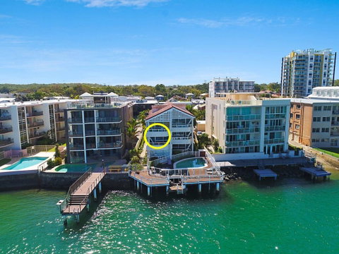 Absolute Waterfront On The Pumicestone Passage - Tourism Noosa 0