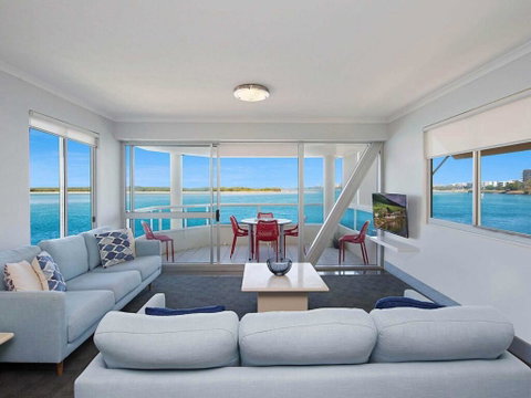Absolute Waterfront On The Pumicestone Passage - Tourism Noosa 3