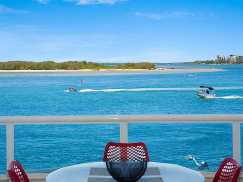 Absolute Waterfront On The Pumicestone Passage - Tourism Noosa 1