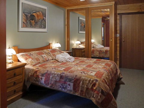 Acacia Hills Retreat - Tourism Noosa 3