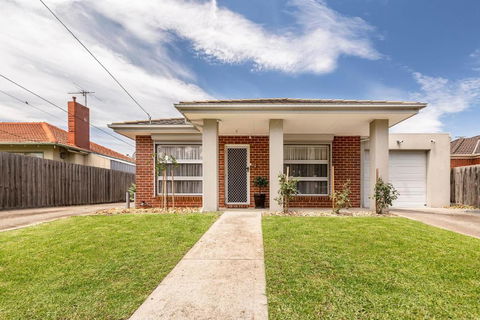 Discover Your Perfect Getaway In Laverton - Tourism Noosa 1