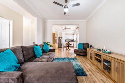 Discover Your Perfect Getaway In Laverton - Tourism Noosa 0