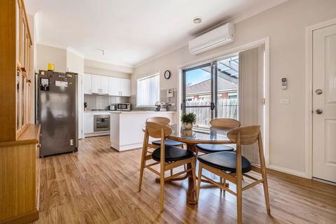 Discover Your Perfect Getaway In Laverton - Tourism Noosa 2