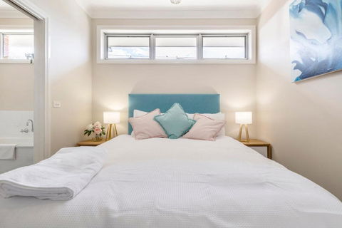 Discover Your Perfect Getaway In Laverton - Tourism Noosa 4