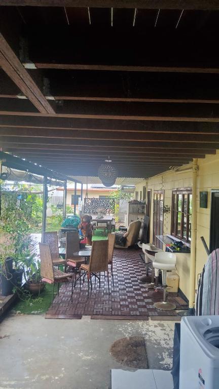 Downstairs Only. 3 Queen BR With Private Access. - Tourism Noosa 4