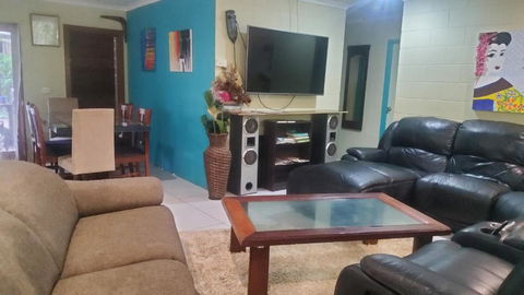 Downstairs Only. 3 Queen BR With Private Access. - Tourism Noosa 3