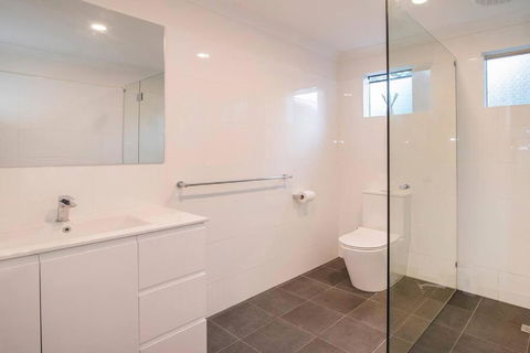Eagle Bay Summerhaus - Tourism Noosa 2
