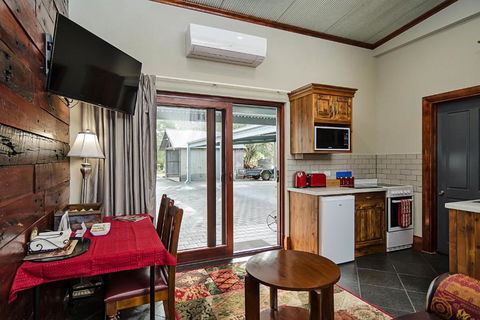 Eagle Foundry Bed & Breakfast - Tourism Noosa 3