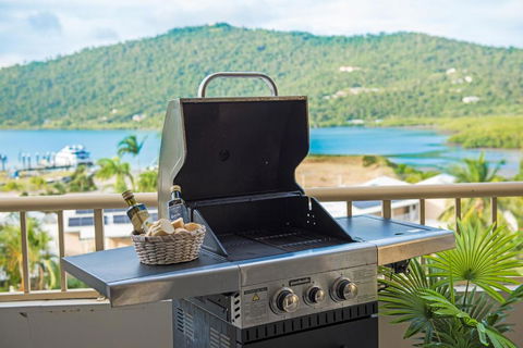 Eagles Nest On Airlie - Tourism Noosa 2