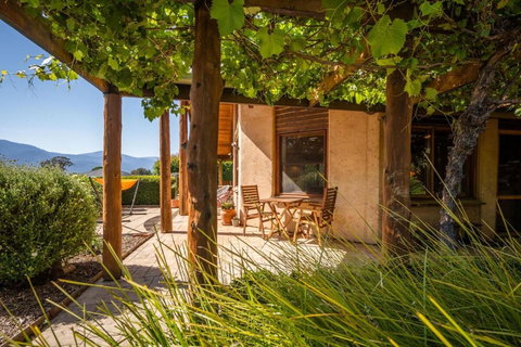 Earthen Home - Tourism Noosa 4