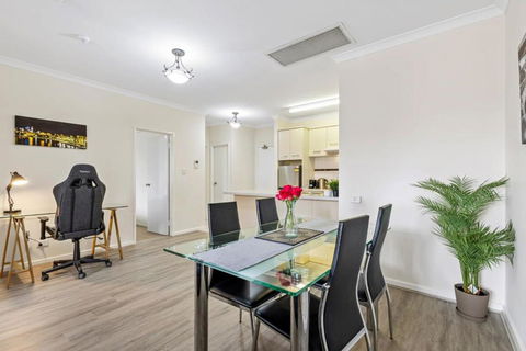 East Perth Apartment With Free Wi-Fi And Parking - Tourism Noosa 1