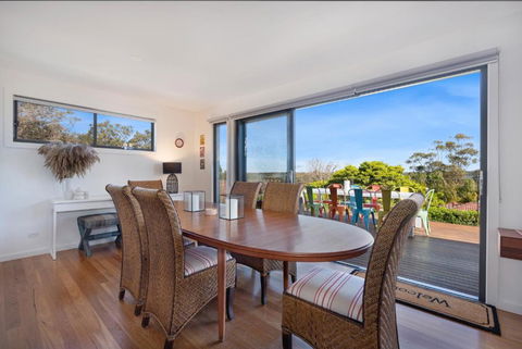 EAST52A - Lake Views - Tourism Noosa 3