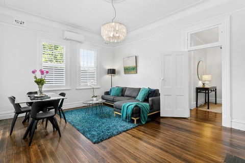 EDW19 - Stylish 2-Bed, 2-Bath Townhose In Drummoyne - Tourism Noosa 3