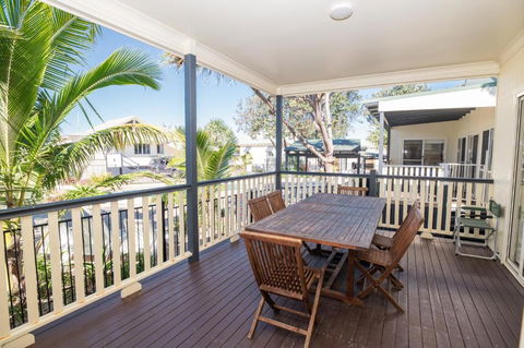 E.V. - Eurong Beach Villa - Tourism Noosa 2