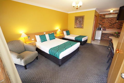 Exies Bagtown - Tourism Noosa 1