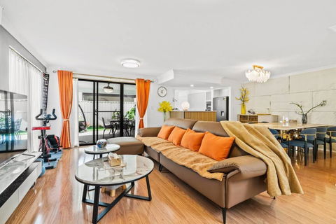 Equitice Autumn Moonlight Villa - Tourism Noosa 0