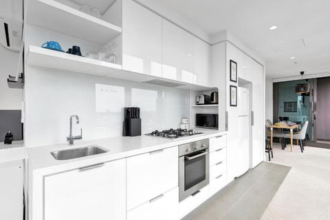 EPORO Tower Modern Apartments Melbourne Central CBD - Tourism Noosa 3