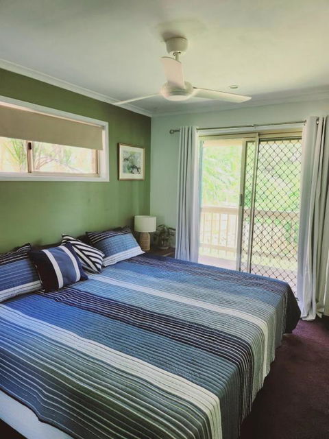 Family Poinciana Rooms - Tourism Noosa 1