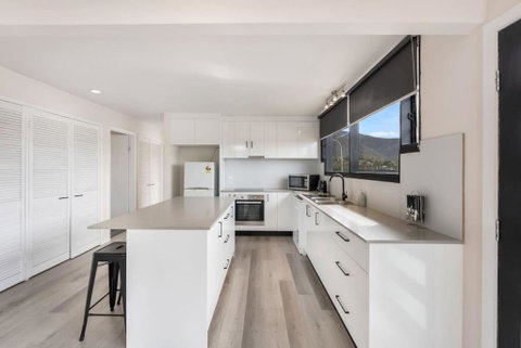 Expansive River-View Oasis - Tourism Noosa 2