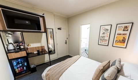 Eyre Hotel - Tourism Noosa 2