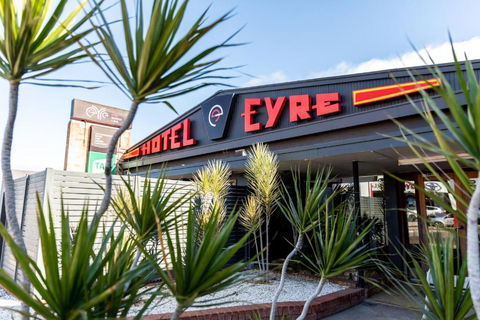 Eyre Hotel - Tourism Noosa 4