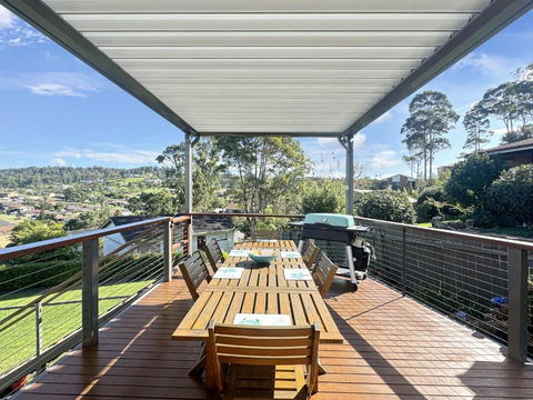 Fab 3-Bed Stay With Great Outdoors & Water Views - Tourism Noosa 2