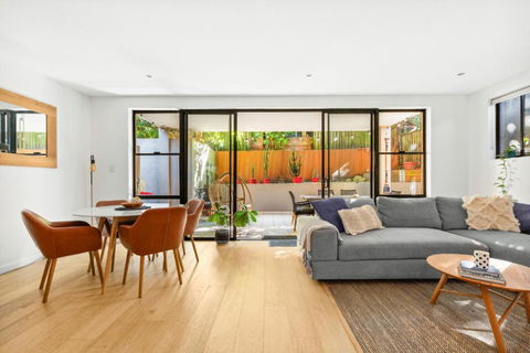 Fab Bondi 2-Bed With Courtyard & Alfresco Dining - Tourism Noosa 0