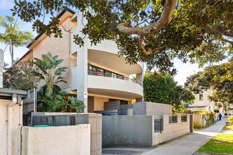 Fab Bondi 2-Bed With Courtyard & Alfresco Dining - Tourism Noosa 4