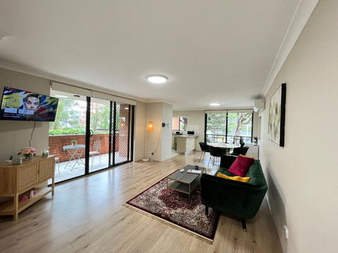 Fabulous 2 Bedroom Apartment, Secured Free Parking - Tourism Noosa 0