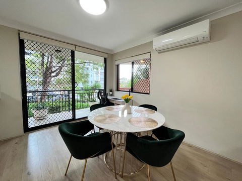 Fabulous 2 Bedroom Apartment, Secured Free Parking - Tourism Noosa 3