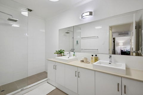 Fabulous Apt In Northbridge With Pool & WiFi - Tourism Noosa 4