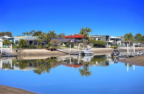 Fabulous Canal-front Unit In Mooloolaba - Tourism Noosa 1