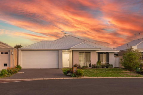 Fairway Retreat - Relax In Style! 5 Minutes To The Sandy Coves Of Geographe Bay - Tourism Noosa 2