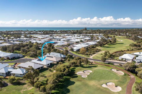 Fairway Retreat - Relax In Style! 5 Minutes To The Sandy Coves Of Geographe Bay - Tourism Noosa 1