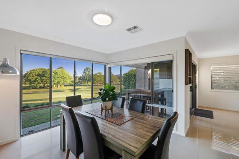 Fairway Village @ Windaroo Lakes Golf Club - Tourism Noosa 0