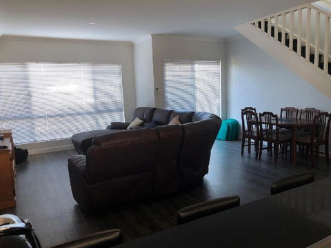 Falcon Bay 4x4 Townhouse - Tourism Noosa 4