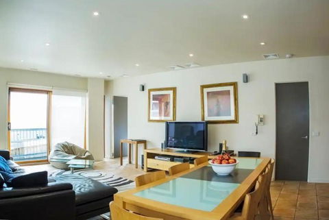 Falls Creek Spa Penthouse By Ready Set Stay - Tourism Noosa 4