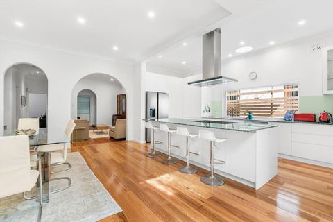 Family Beach House - Spacious W Yard AC Car Space - Tourism Noosa 0