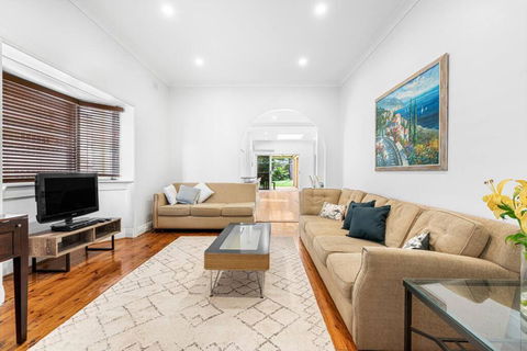 Family Beach House - Spacious W Yard AC Car Space - Tourism Noosa 1