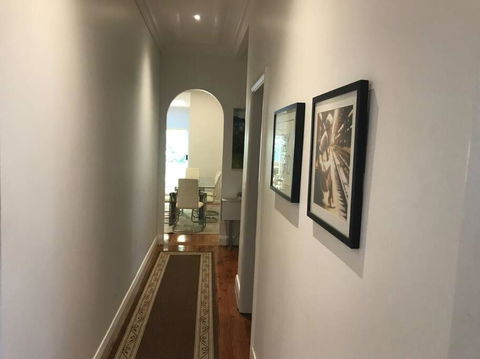 Family Beach House - Spacious W Yard AC Car Space - Tourism Noosa 3