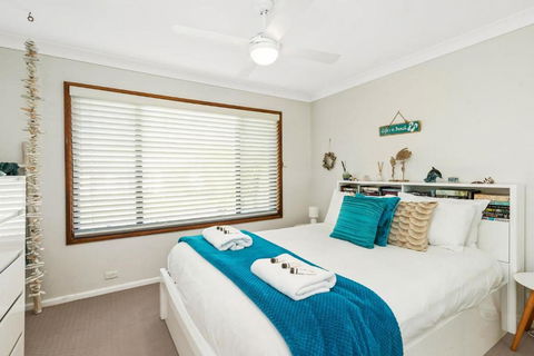 Family Coastal Escape Narrawallee NSW - Tourism Noosa 4