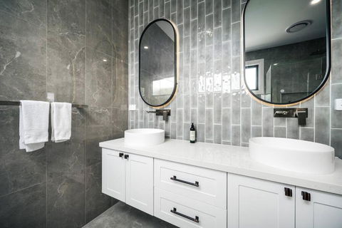 Family Fairyland 4 BRM 3 BATH Near Chadstone SC - Tourism Noosa 4