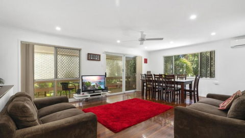 Family Friendly House With Pool & Aircon - Tourism Noosa 4