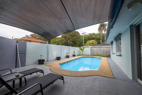 Family-Friendly Retreat With Pool & Spacious Living - Tourism Noosa 0